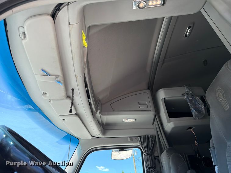 image for item FC3152 2016 Kenworth T680 semi truck