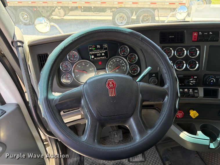 image for item FC3152 2016 Kenworth T680 semi truck