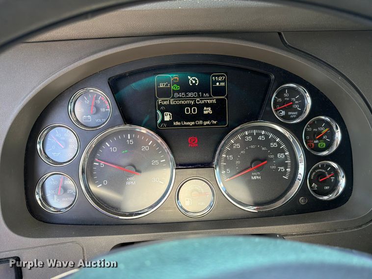 image for item FC3152 2016 Kenworth T680 semi truck
