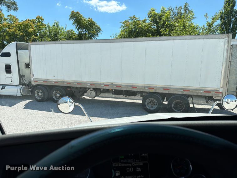image for item FC3152 2016 Kenworth T680 semi truck