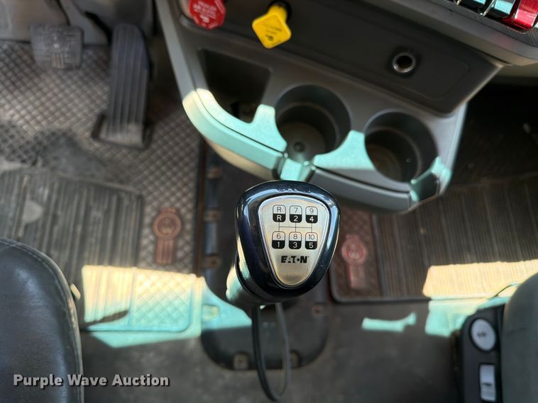 image for item FC3152 2016 Kenworth T680 semi truck
