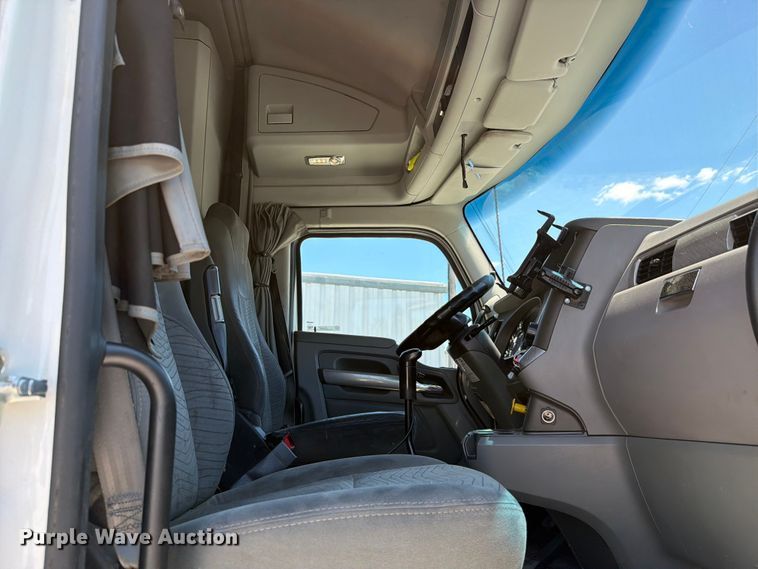 image for item FC3152 2016 Kenworth T680 semi truck