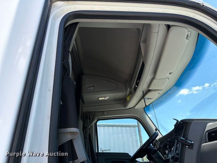 image for item FC3152 2016 Kenworth T680 semi truck