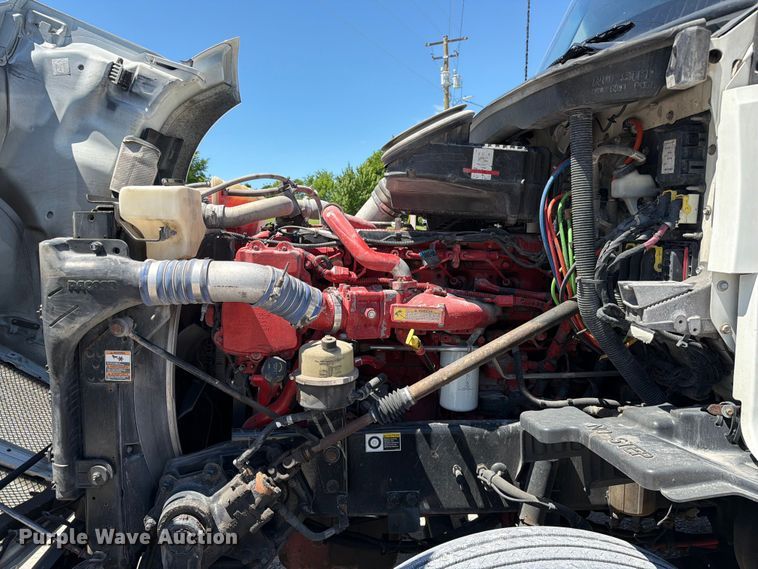 image for item FC3152 2016 Kenworth T680 semi truck