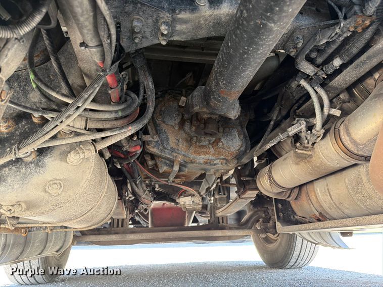 image for item FC3152 2016 Kenworth T680 semi truck