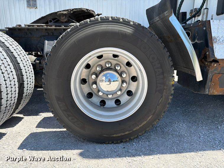 image for item FC3152 2016 Kenworth T680 semi truck