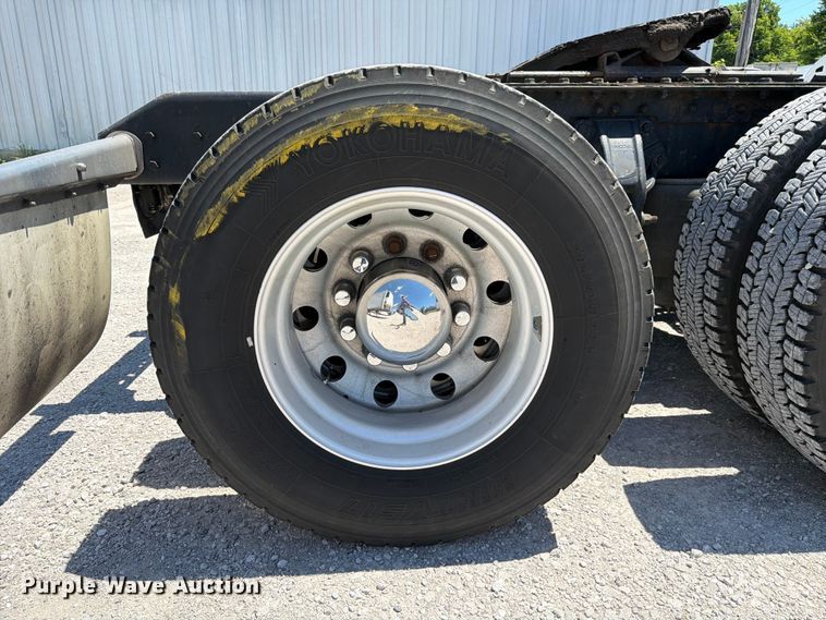 image for item FC3152 2016 Kenworth T680 semi truck
