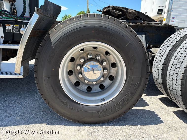 image for item FC3152 2016 Kenworth T680 semi truck