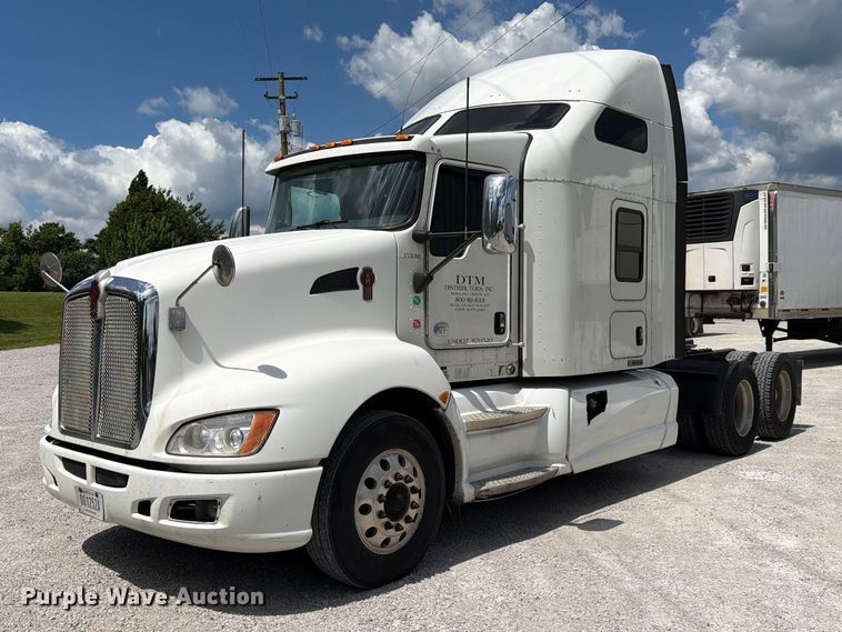 image for item FC3154 2014 Kenworth T660 semi truck