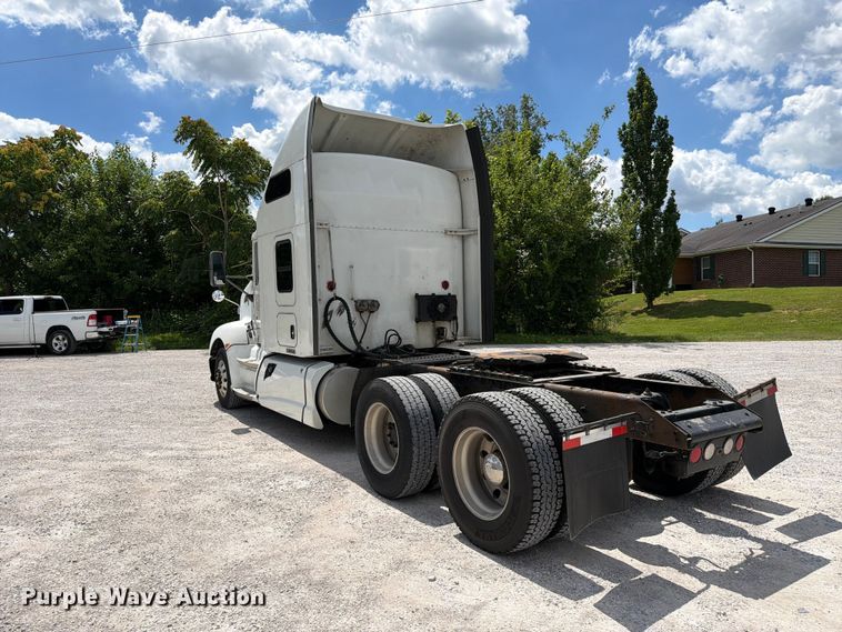 image for item FC3154 2014 Kenworth T660 semi truck