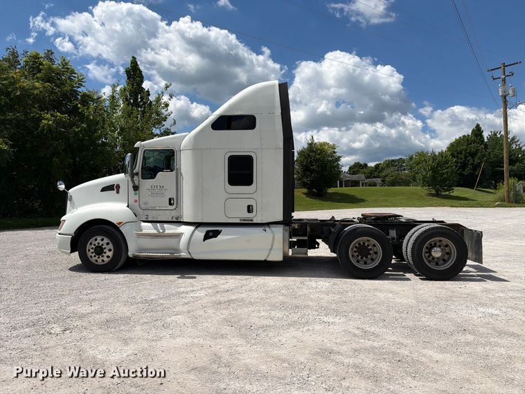 image for item FC3154 2014 Kenworth T660 semi truck