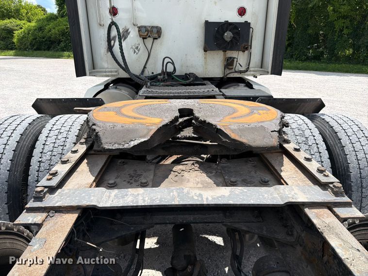 image for item FC3154 2014 Kenworth T660 semi truck