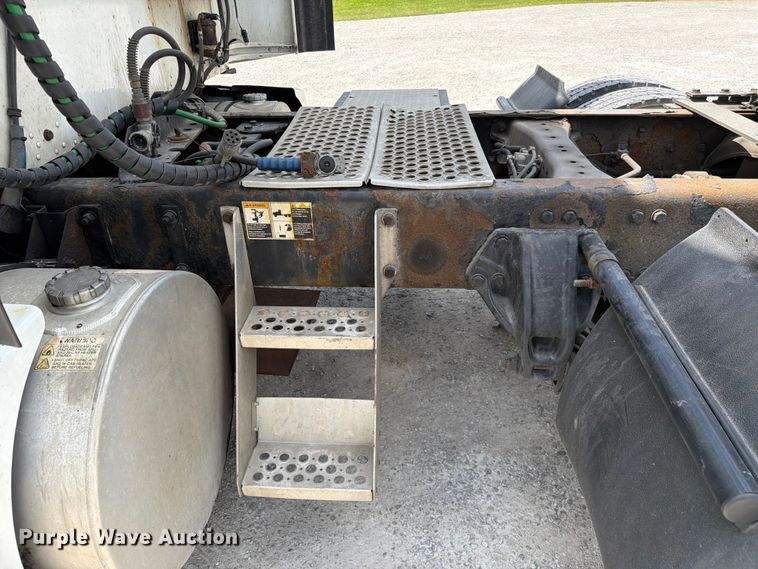 image for item FC3154 2014 Kenworth T660 semi truck