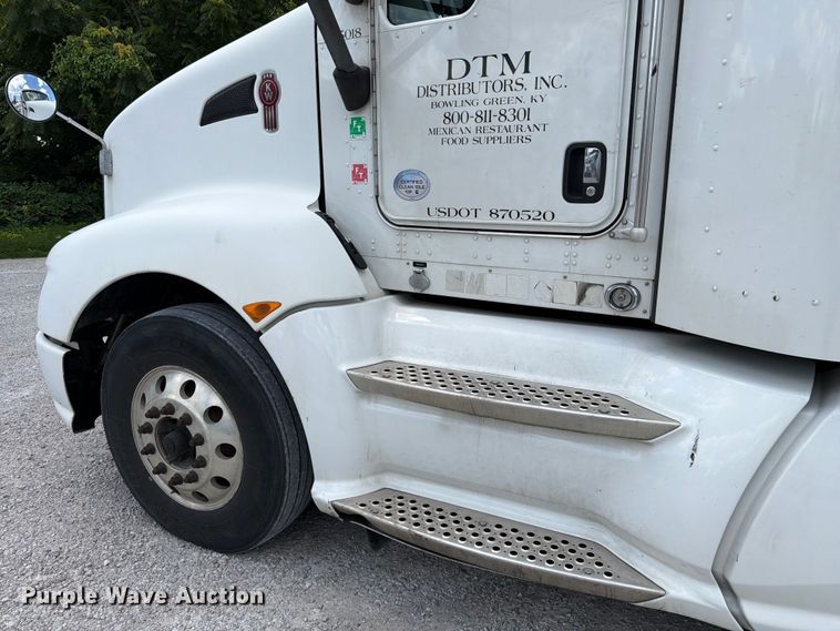 image for item FC3154 2014 Kenworth T660 semi truck