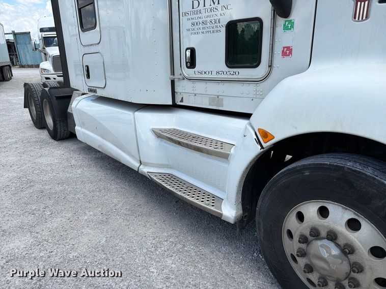image for item FC3154 2014 Kenworth T660 semi truck