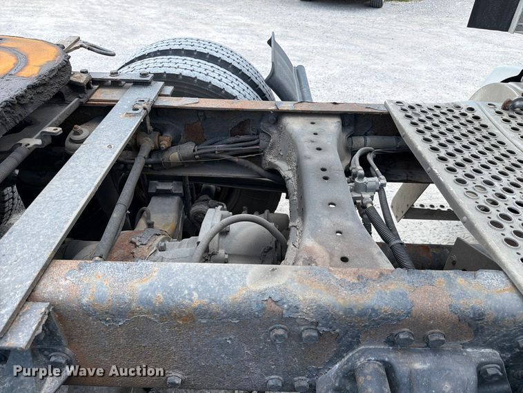 image for item FC3154 2014 Kenworth T660 semi truck