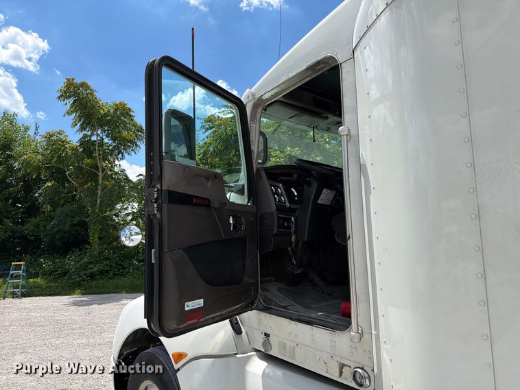 image for item FC3154 2014 Kenworth T660 semi truck