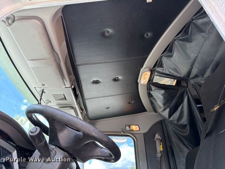 image for item FC3154 2014 Kenworth T660 semi truck