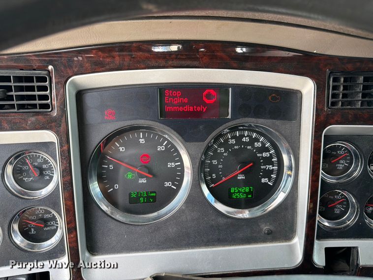 image for item FC3154 2014 Kenworth T660 semi truck