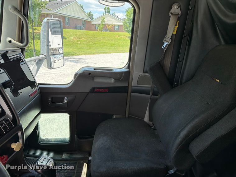 image for item FC3154 2014 Kenworth T660 semi truck