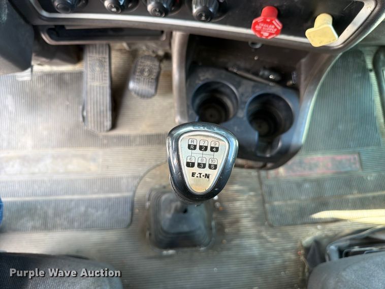 image for item FC3154 2014 Kenworth T660 semi truck