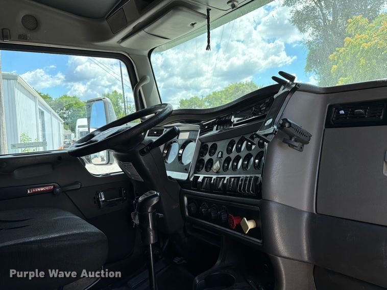 image for item FC3154 2014 Kenworth T660 semi truck