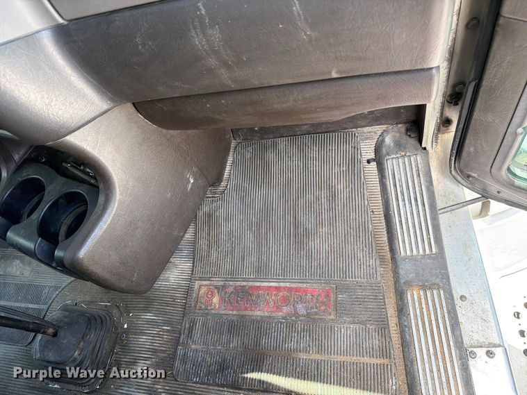 image for item FC3154 2014 Kenworth T660 semi truck
