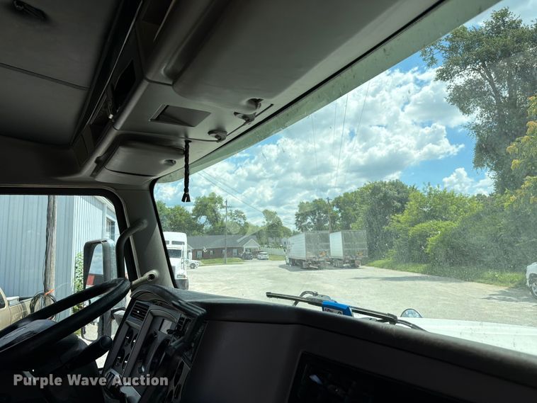 image for item FC3154 2014 Kenworth T660 semi truck