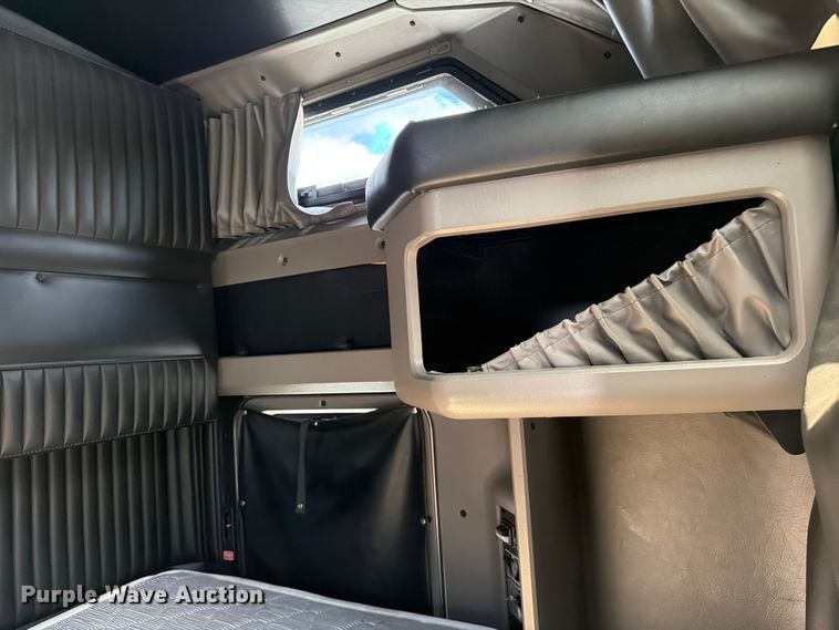 image for item FC3154 2014 Kenworth T660 semi truck