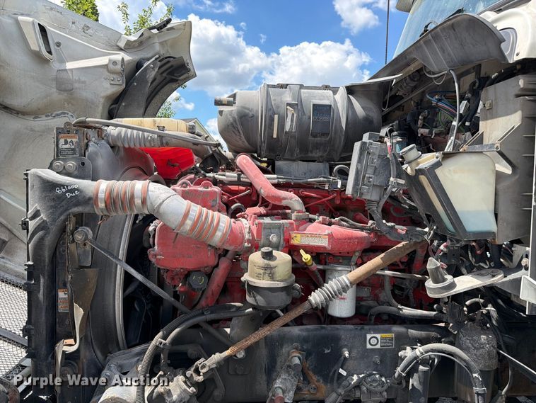 image for item FC3154 2014 Kenworth T660 semi truck