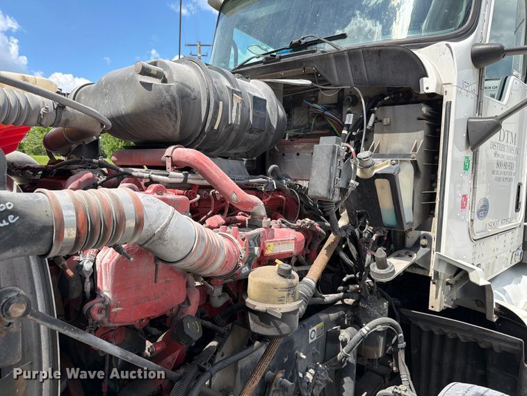 image for item FC3154 2014 Kenworth T660 semi truck