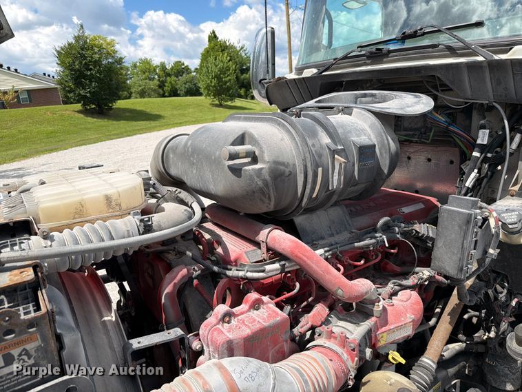 image for item FC3154 2014 Kenworth T660 semi truck