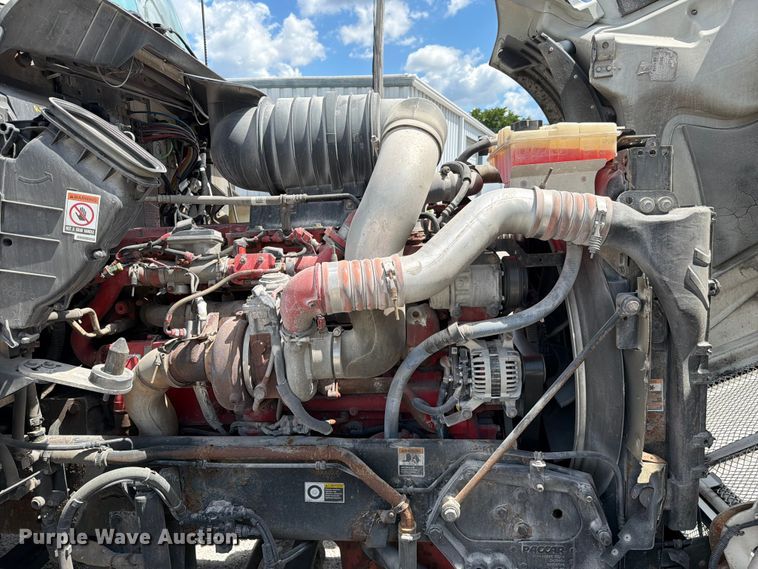image for item FC3154 2014 Kenworth T660 semi truck