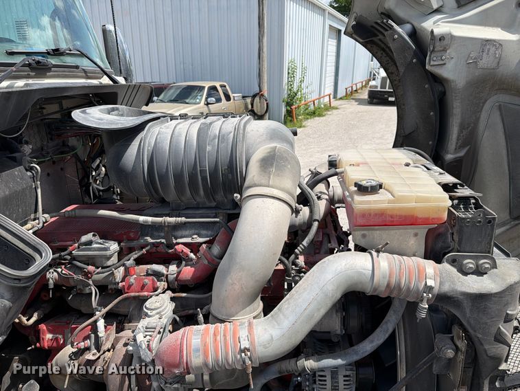 image for item FC3154 2014 Kenworth T660 semi truck