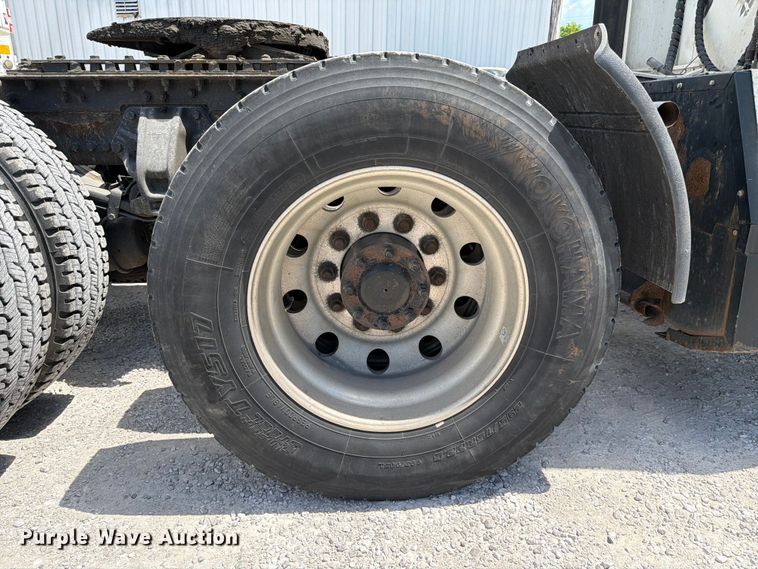 image for item FC3154 2014 Kenworth T660 semi truck