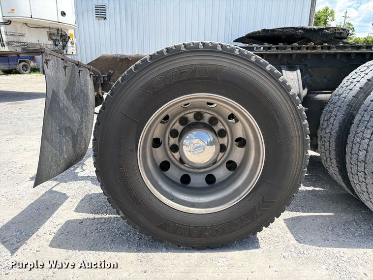 image for item FC3154 2014 Kenworth T660 semi truck