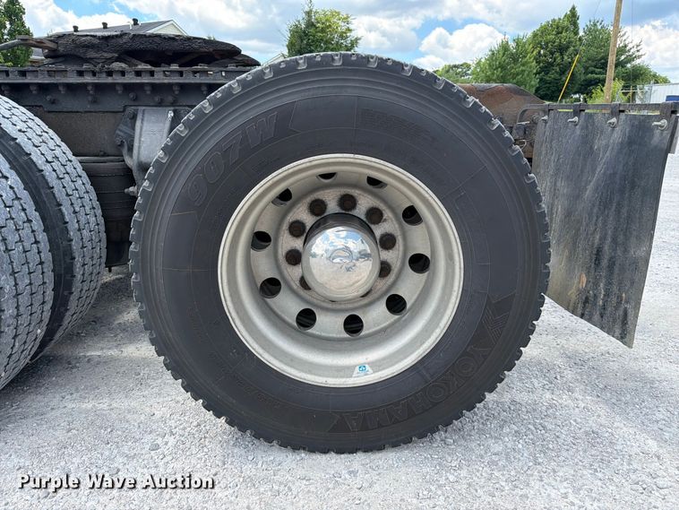 image for item FC3154 2014 Kenworth T660 semi truck