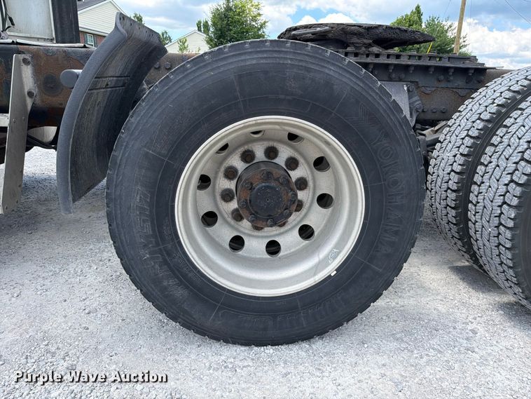image for item FC3154 2014 Kenworth T660 semi truck