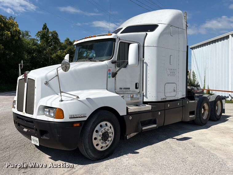 image for item FC3156 2004 Kenworth T600 semi truck