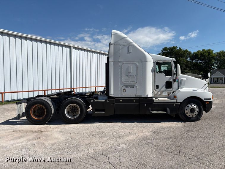 image for item FC3156 2004 Kenworth T600 semi truck