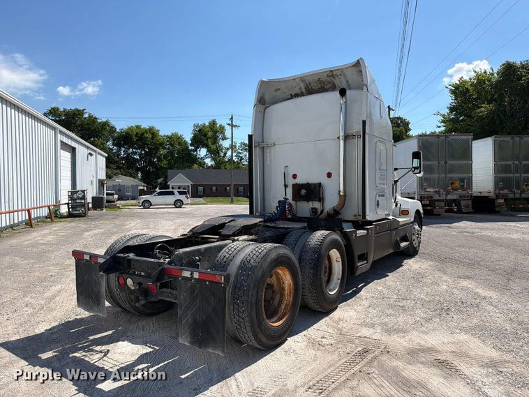 image for item FC3156 2004 Kenworth T600 semi truck