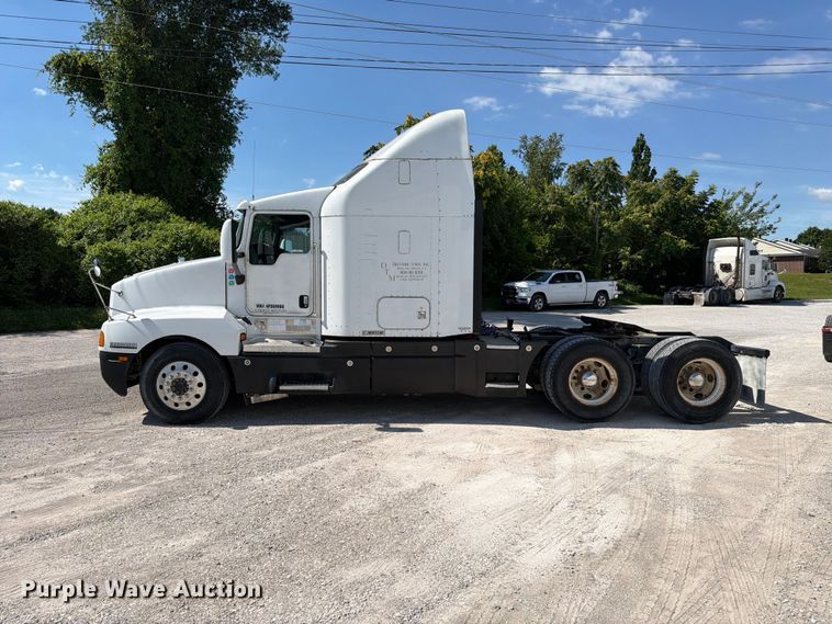 image for item FC3156 2004 Kenworth T600 semi truck