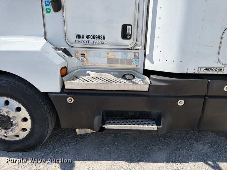image for item FC3156 2004 Kenworth T600 semi truck