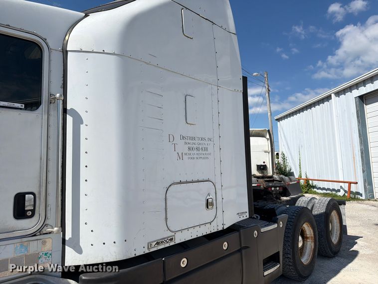 image for item FC3156 2004 Kenworth T600 semi truck