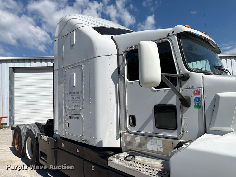 image for item FC3156 2004 Kenworth T600 semi truck