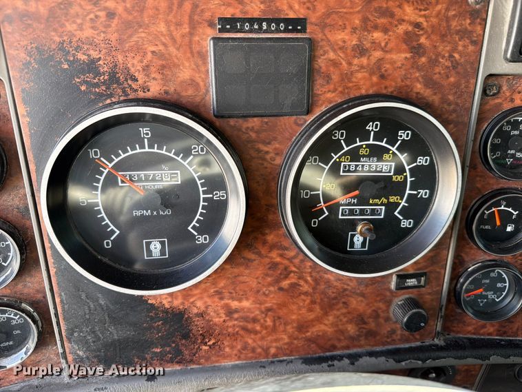 image for item FC3156 2004 Kenworth T600 semi truck