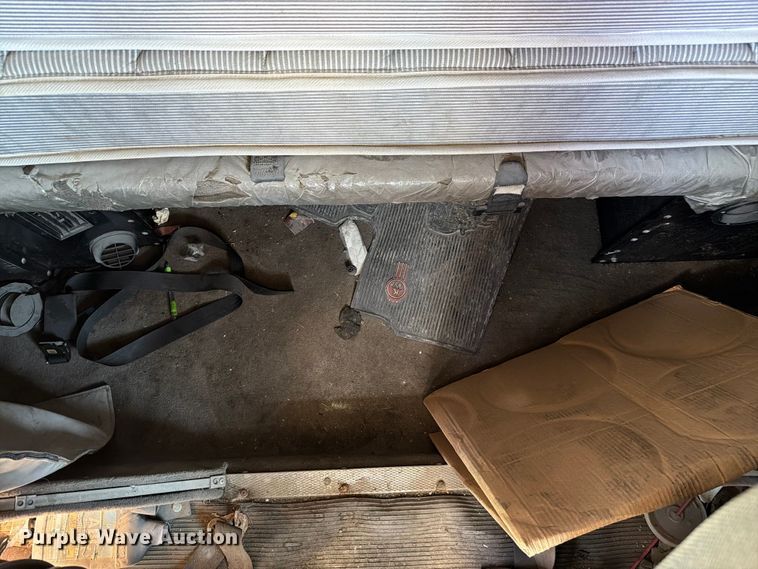 image for item FC3156 2004 Kenworth T600 semi truck