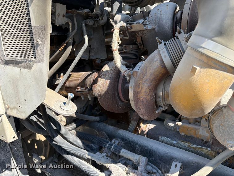 image for item FC3156 2004 Kenworth T600 semi truck