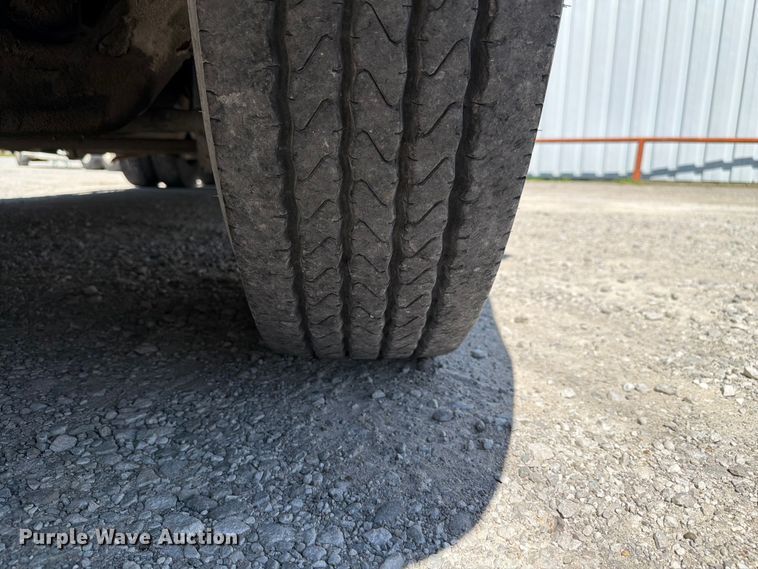 image for item FC3156 2004 Kenworth T600 semi truck