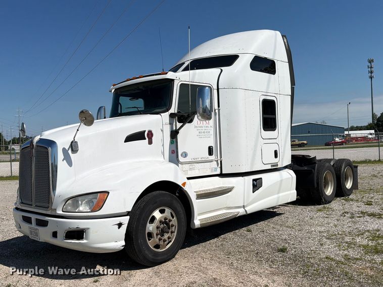 image for item FC3180 2012 Kenworth T660 semi truck